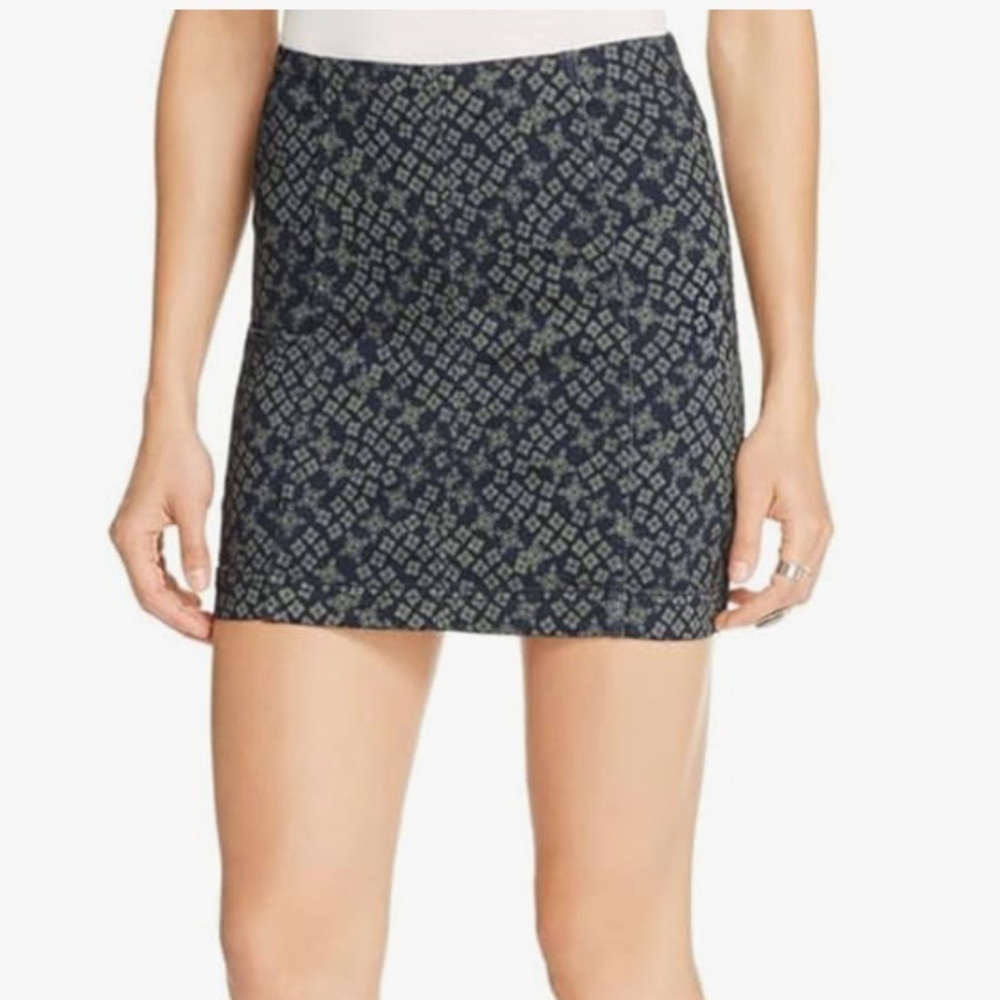 Free People || Modern Femme Blue Floral Patter Denim Skirt Size 2